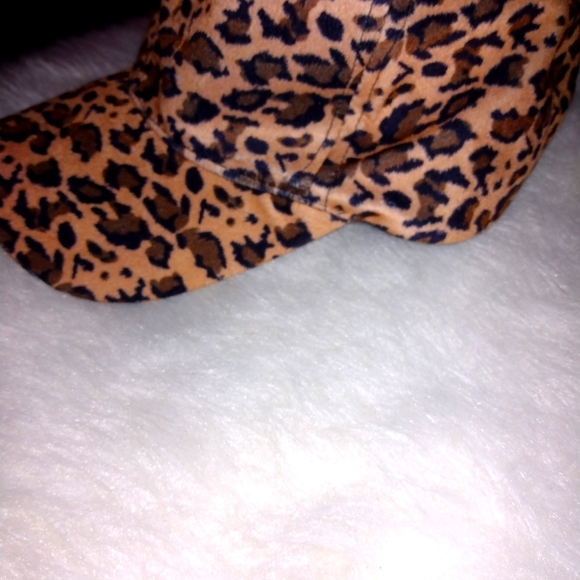 Leopard Hat - Picture 2 of 2